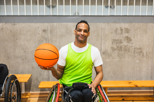 Male para athlete playing wheelchair basketball