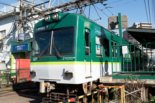 三井寺駅から走り出す、京阪600系電車