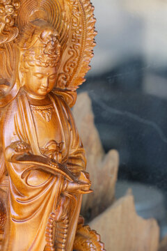 Guanyin wood carving statue of goddess of mercy, hand carved wooden Quan Am sculpture with ornate halo for lucky feng shui asian home decor, Vietnam