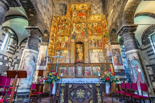 Main retable and altar in Santa Maria del Regno church. Ardara, Sardinia, Italy