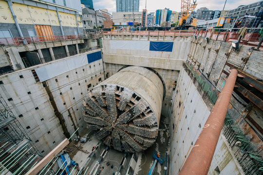Tunnel boring machine positioned