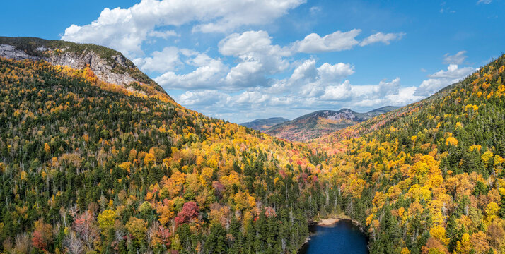 Greeley Ponds scenic area on the Kancamagus scenic highway in Autumn - New Hampshire