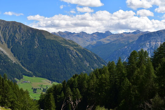 Sch&ouml;ne Landschaft bei Reschen in S&uuml;dtirol 