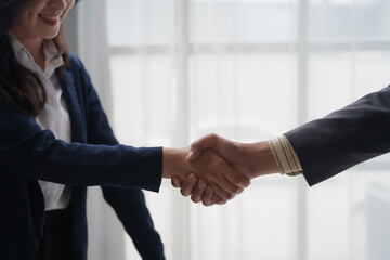 Business partners shaking hands, concluding a successful deal, collaborating on new ventures, building trust, and showing professional agreement and cooperation © MINAE