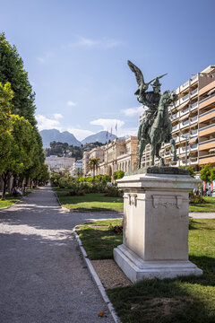 'La Chasse au berkout' statue in Jardins Biov&egrave;s, Menton, C&ocirc;te d'Azur, France