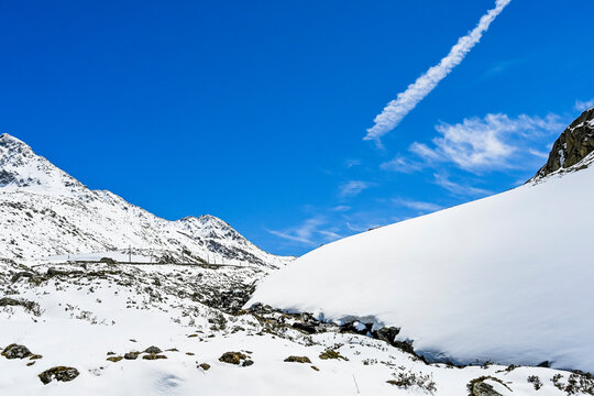 Davos, Susch, Fl&uuml;ela, Passstrasse, Alpenpass, Fl&uuml;elapass, Alpen, kurvig, Schweizer Berge, Passer&ouml;ffnung, Wanderweg, Engadin, Fr&uuml;hling, Fr&uuml;hsommer, Graub&uuml;nden, Schweiz