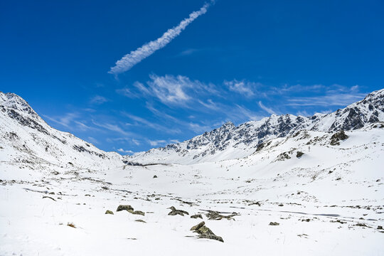 Davos, Susch, Fl&uuml;ela, Passstrasse, Alpenpass, Fl&uuml;elapass, Alpen, kurvig, Schweizer Berge, Passer&ouml;ffnung, Wanderweg, Engadin, Fr&uuml;hling, Fr&uuml;hsommer, Graub&uuml;nden, Schweiz