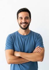 Obraz premium Smiling man with arms crossed wearing blue shirt