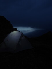 tent in the night © Laurin