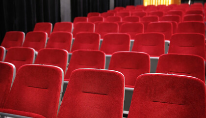 Obraz premium Rows Of Empty Red Chairs In The Cinema