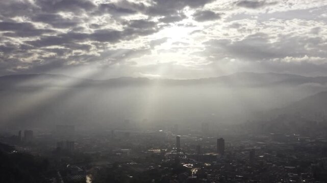 destello entre nubes