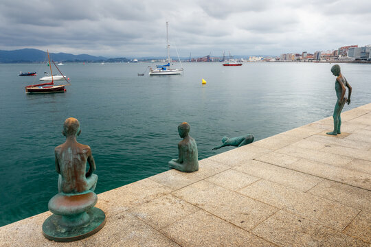 Santander, Spain - August 01, 2024: Monument in homage to Los Raqueros on the Paseo de Pereda, in Santander, Cantabria, Spain, with the bay in the background, on a cloudy summer day.