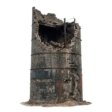 Una torre industrial de ladrillo en ruinas con una gran abertura en la parte superior, mostrando una estructura da&ntilde;ada y desgastada con escombros, aislada sobre un fondo blanco para dise&ntilde;o gr&aacute;fico.