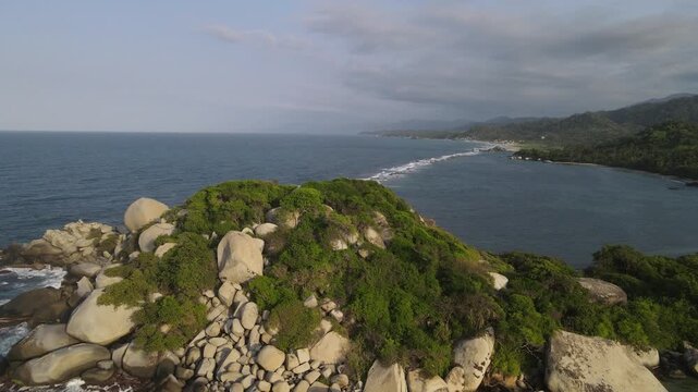 sobrevuelo con dron en el parque Tayrona colombia