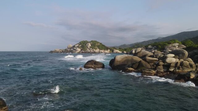 sobrevuelo con dron en el parque Tayrona colombia