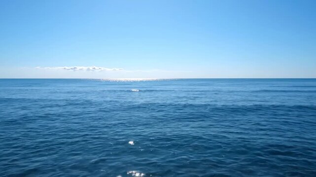The vast sea and blue sky scenery, the blue sea is sparkling