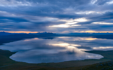 Fototapeta premium Serene Twilight Reflection Over Mountain Lake Paradise