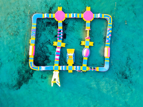 Parco Acquatico galleggiante sulla Spiaggia di San Pietro in Bevagna (Manduria, Puglia, Salento)