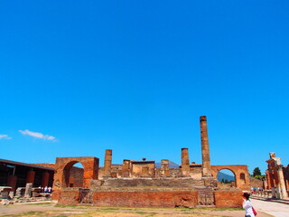 Temple of Jupiter ruins with stone columns at Pompeii Forum © Tib