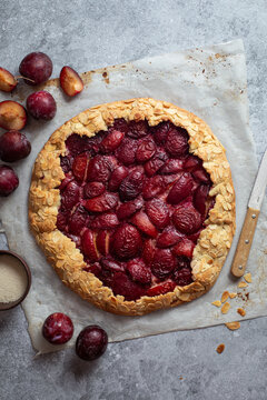 tarte rustique aux prunes et amandes