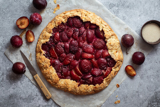 tarte rustique aux prunes et amandes