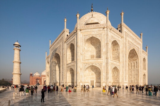 India, Uttar Pradesh, Agra, Tourist at Taj Mahal