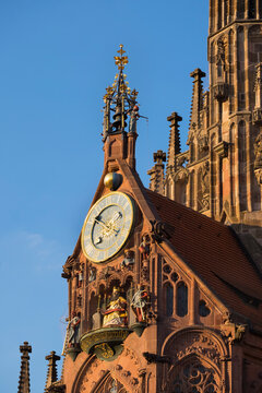 Germany, Nuremberg, clock and Maennleinlaufen at Frauenkirche