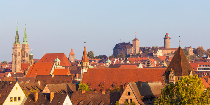 Germany, Bavaria, Nuremberg, Old town, cityscape with Sebaldus Church and Nuremberg Castle and Depor's prison right