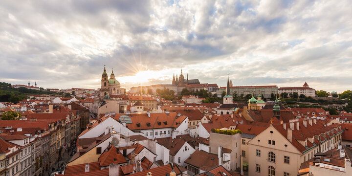 Czech Republic, Prague, Mala Strana, cityscape with Hradcany and St. Nicholas' Church