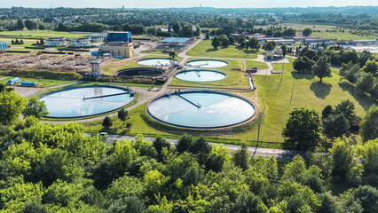 Obraz premium Circular storage tanks in industrial water facility dusk