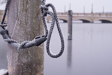 Frozen mooring rope covered with frost at a winter marina © SCHWERIN BY WATER