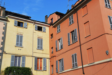 Fototapeta premium A glimpse of the ancient buildings in the historic center of Piacenza, Italy