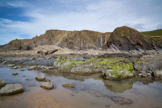 Sandymouth Bay layered cliffs rocks seaweed and rockpools