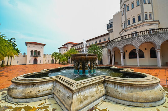 Syed Muhammad Naquib al-Attas Library, ISTAC The beautiful arabic style court yard of the historical library