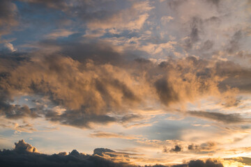 Fototapeta premium Dramatic golden sunset sky with beautiful illuminated clouds