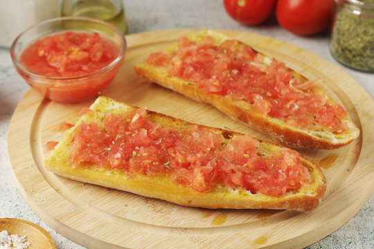 Traditional Spanish breakfast sandwitch - tostada with grated tomatoes and olive oil