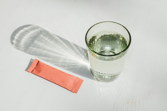 Electrolyte powder with glass of water