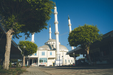 Meczet z minaretami o zachodzie słońca w Turcji © MarcinRoj.Fotografia