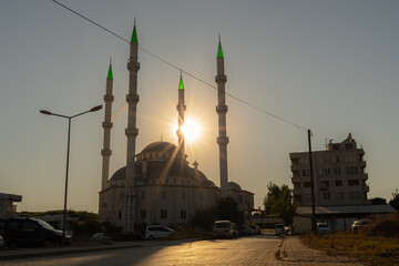 Meczet z minaretami o zachodzie słońca w Turcji © MarcinRoj.Fotografia