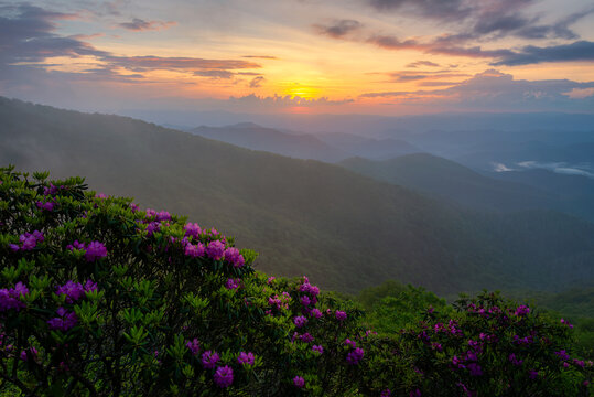 misty morning sunrise, blue ridge mountains