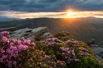 Fototapeta premium sunset over the mountains of north carolina