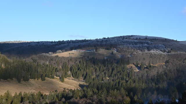 Paysages montagneux enneig&eacute;