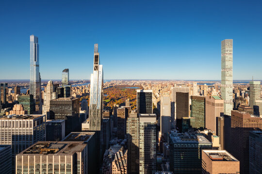 UNITED STATES, NEW YORK CITY, MIDTOWN MANHATTAN. ELEVATED VIEW OF SUPERTALL SKYSCRAPERS OF BILLIONAIRES ROW