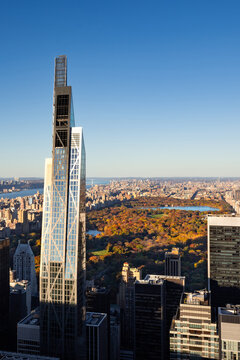 UNITED STATES, NEW YORK CITY, MANHATTAN. ELEVATED VIEW ON THE SKYSCRAPERS OF BILLIONAIRES ROW 53 WEST 53 AND CENTRAL PARK IN AUTUMN