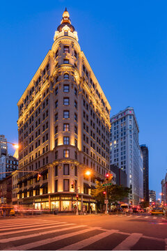 UNITED STATES, NEW YORK CITY, MANHATTAN, MIDTOWN. THE NOMAD HOTEL AT TWILIGHT LOCATED ON BROADWAY IN THE FLATIRON DISTRICT. NOMAD NEIGHBORHOOD NAME COMES FROM NORTH OF MADISON SQUARE PARK