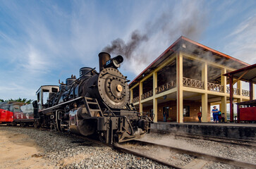 old steam train © carlos