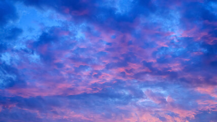 Obraz premium colorful purple and blue clouds in the evening sky at sunset