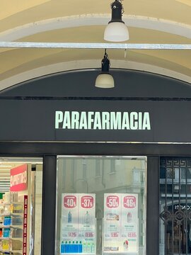 Brescia, Italy
June 1, 2026
parafarmacia sign