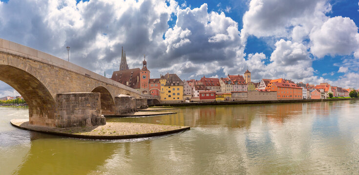 Historic riverside architecture and the Stone Bridge along the Danube River in Regensburg, Bavaria, Germany.
