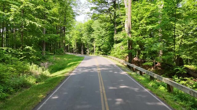 Green Lakes State Park - Cruising